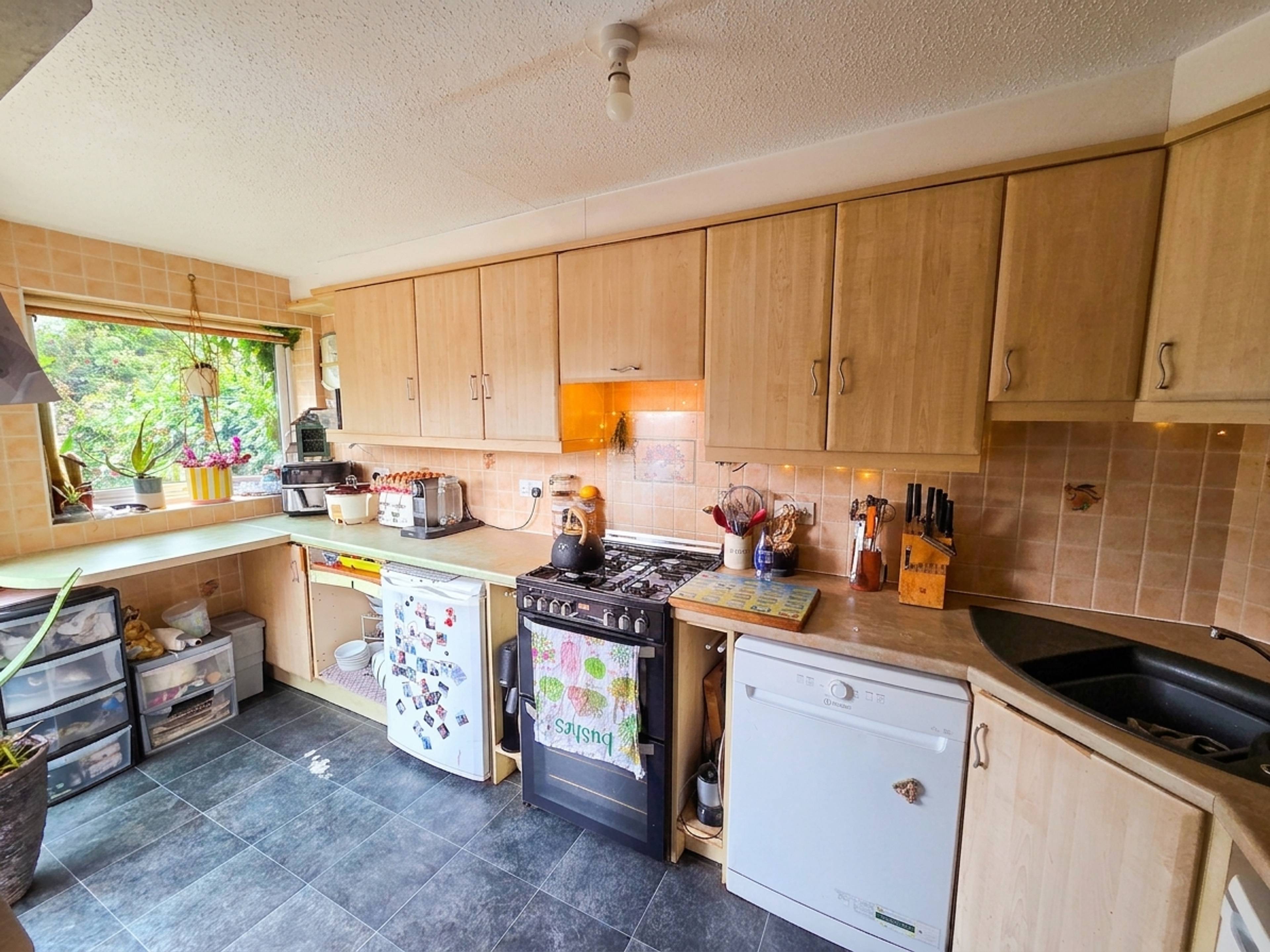 23 Gatehouse Rise, Dawlish, EX7 - 5