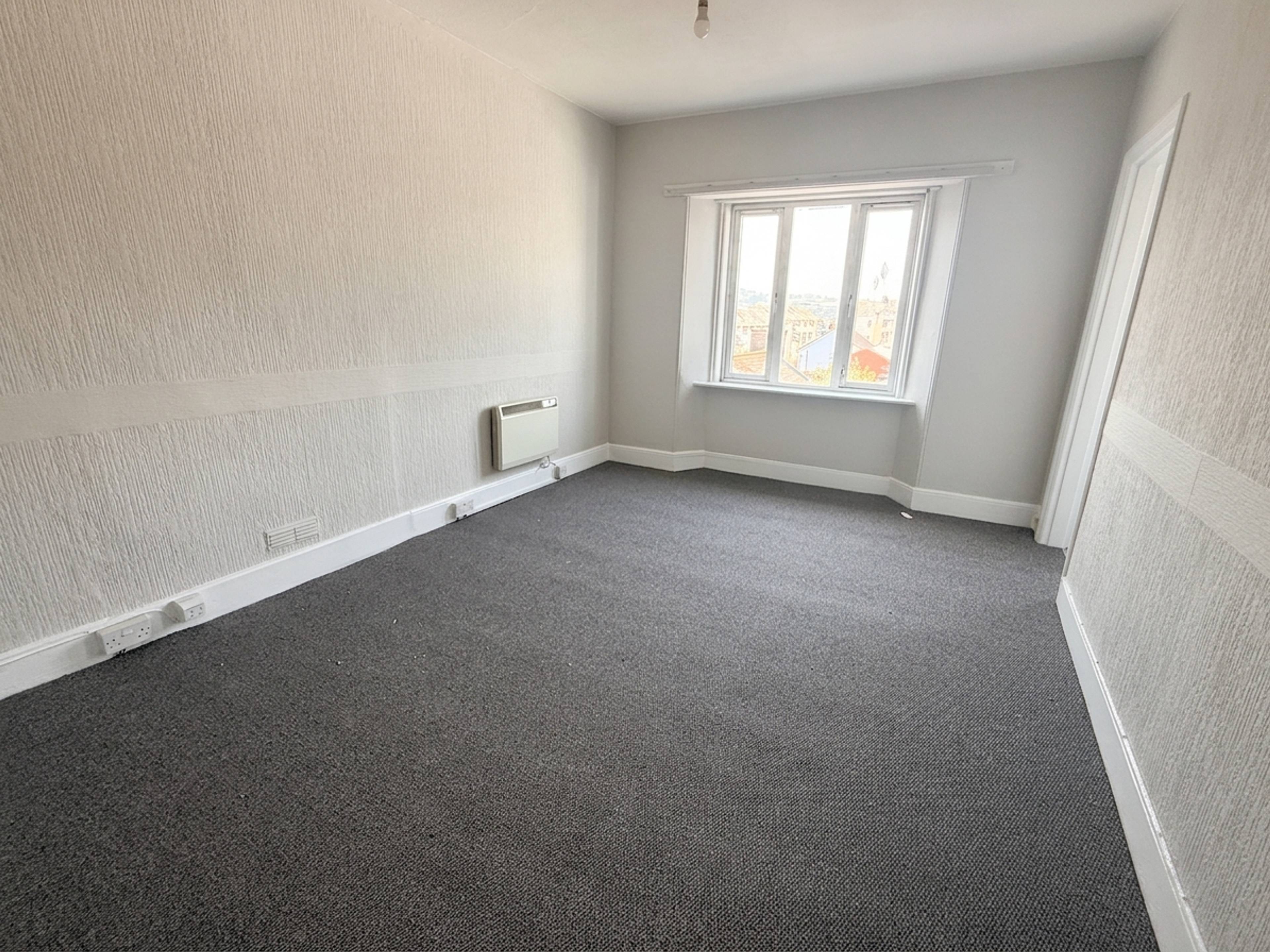 Flat 9, Teignmouth, TQ14 - 3