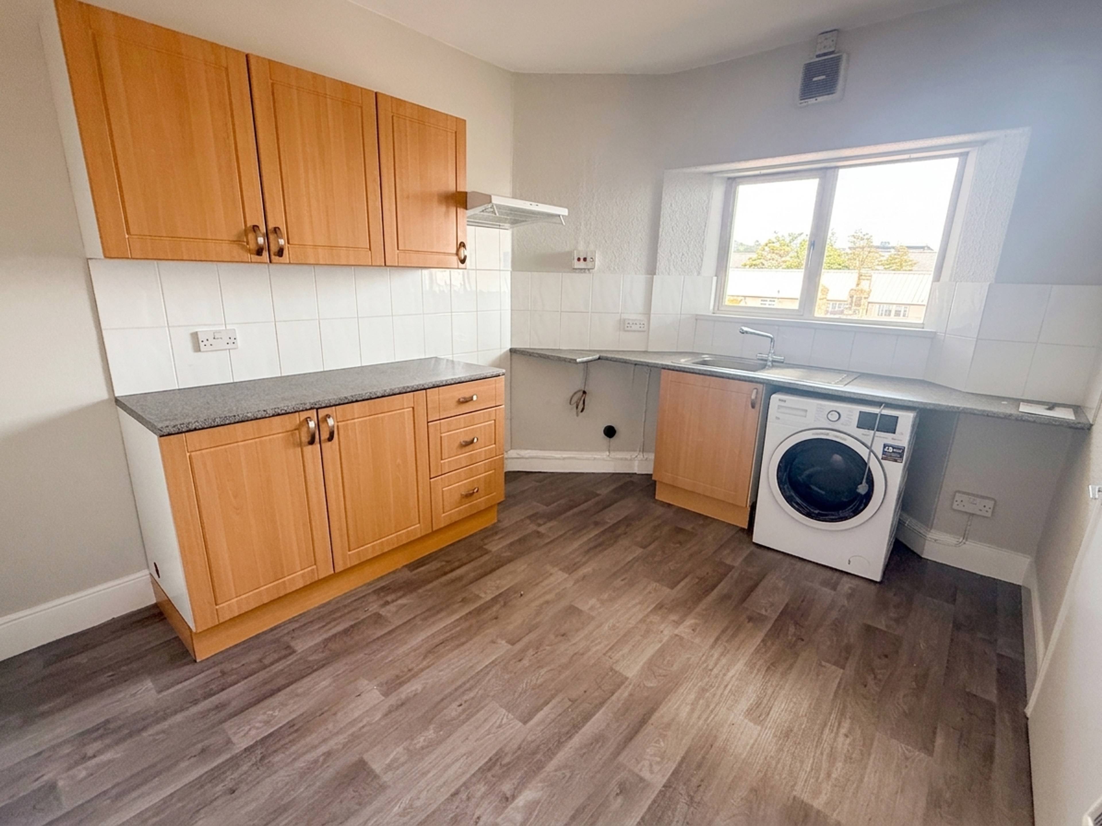 Flat 9, Teignmouth, TQ14 - 2