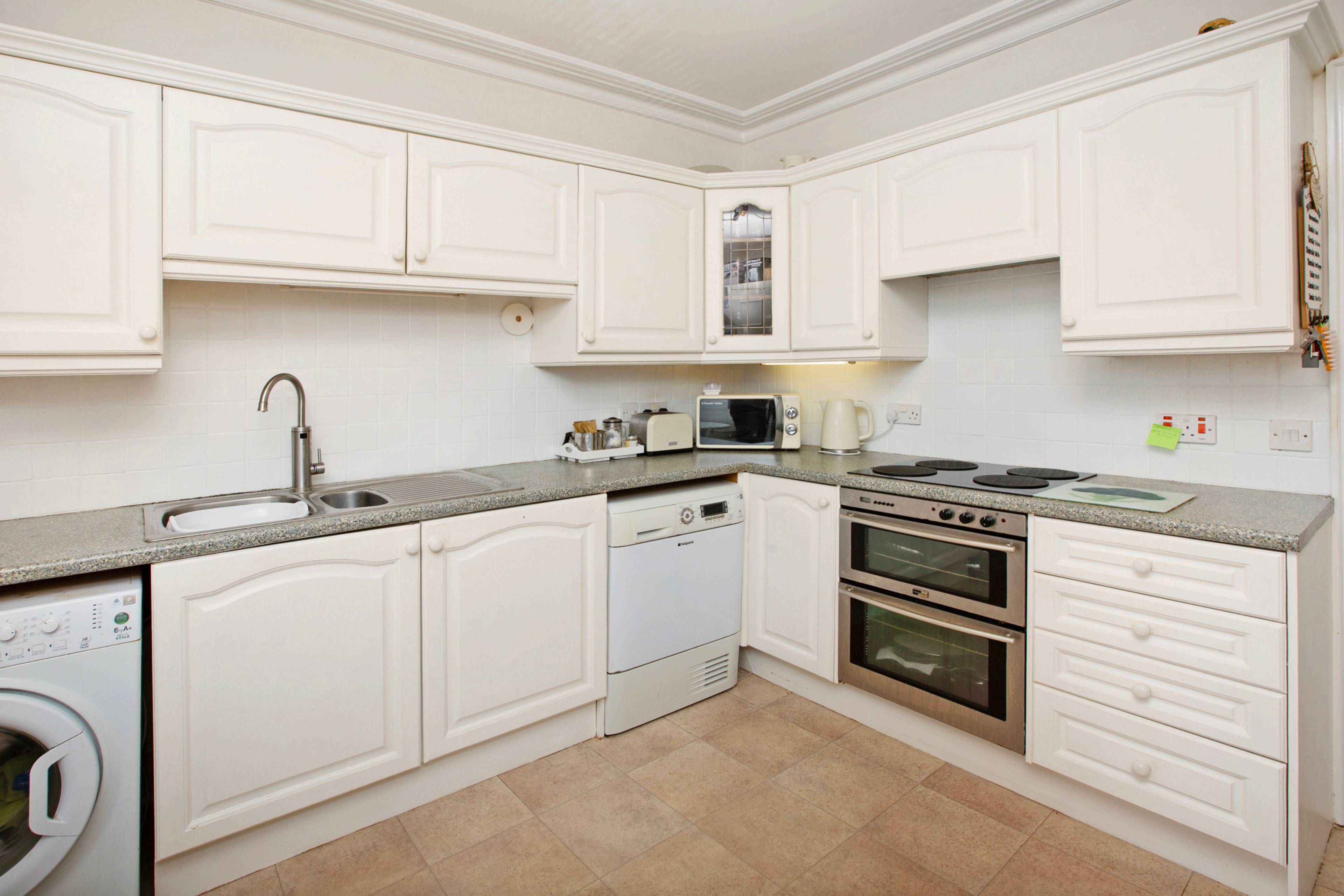 Flat 3, Teignmouth, TQ14 - 3