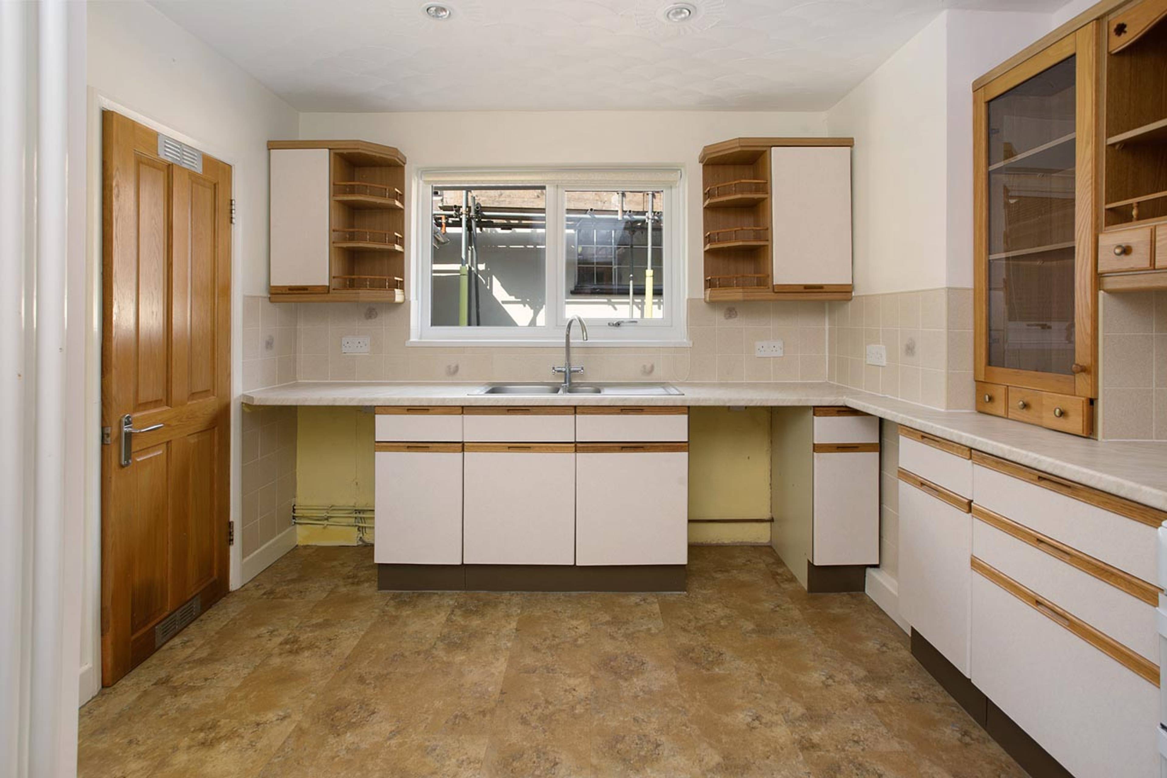 2 Winston Court, Teignmouth, TQ14 - 6