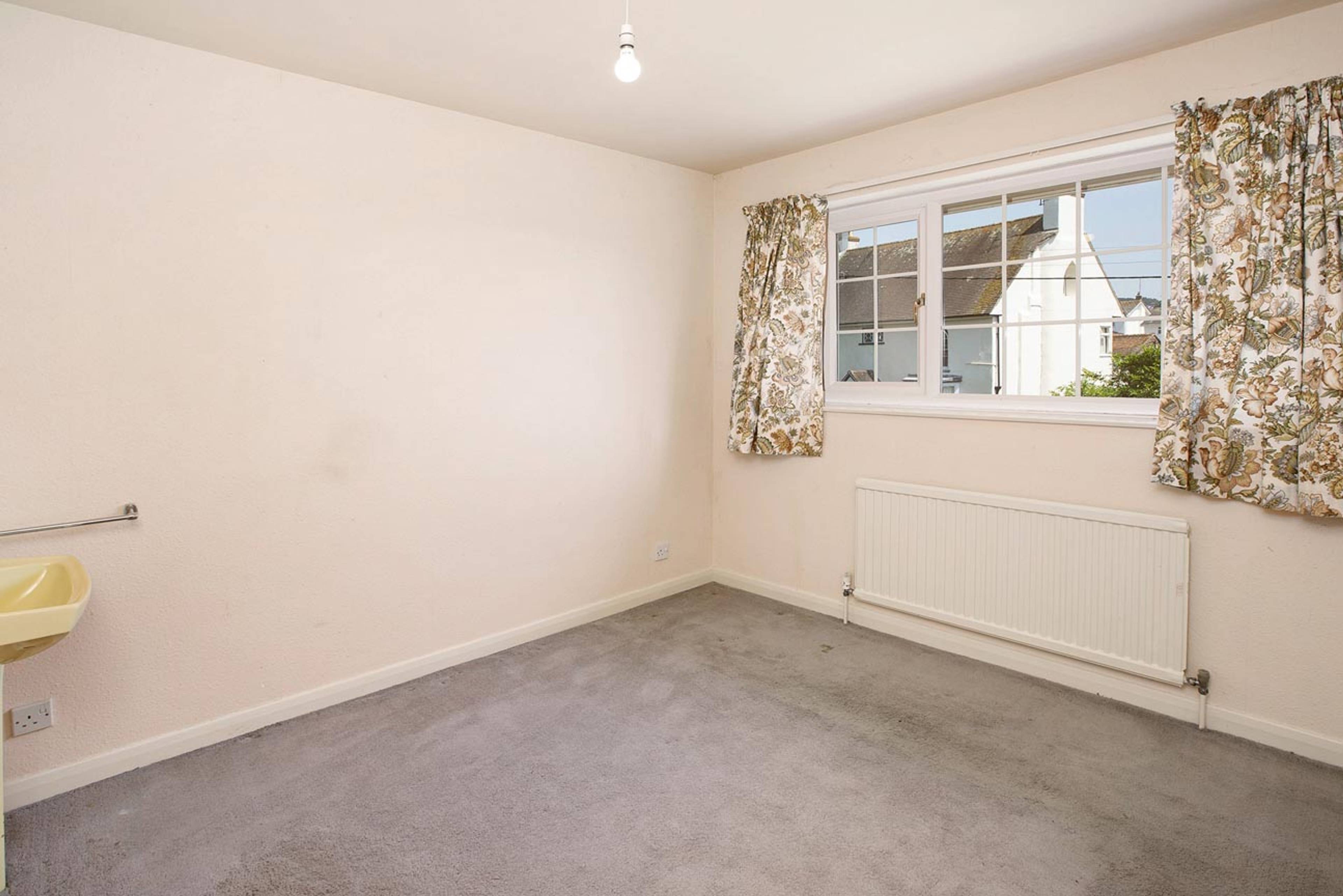 10 Brook Close, Dawlish, EX7 - 10