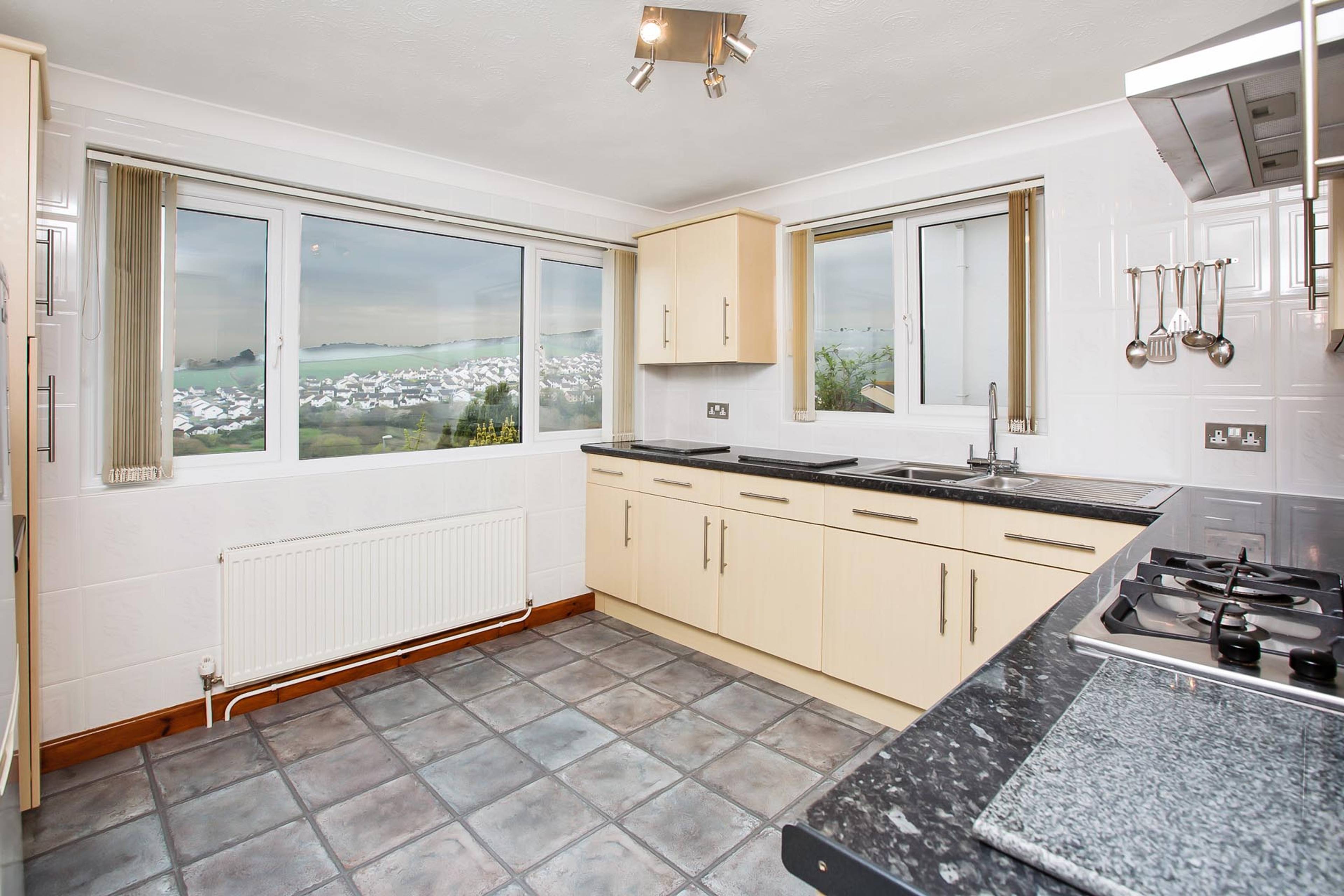 3 Pellew Way, Teignmouth, TQ14 - 2