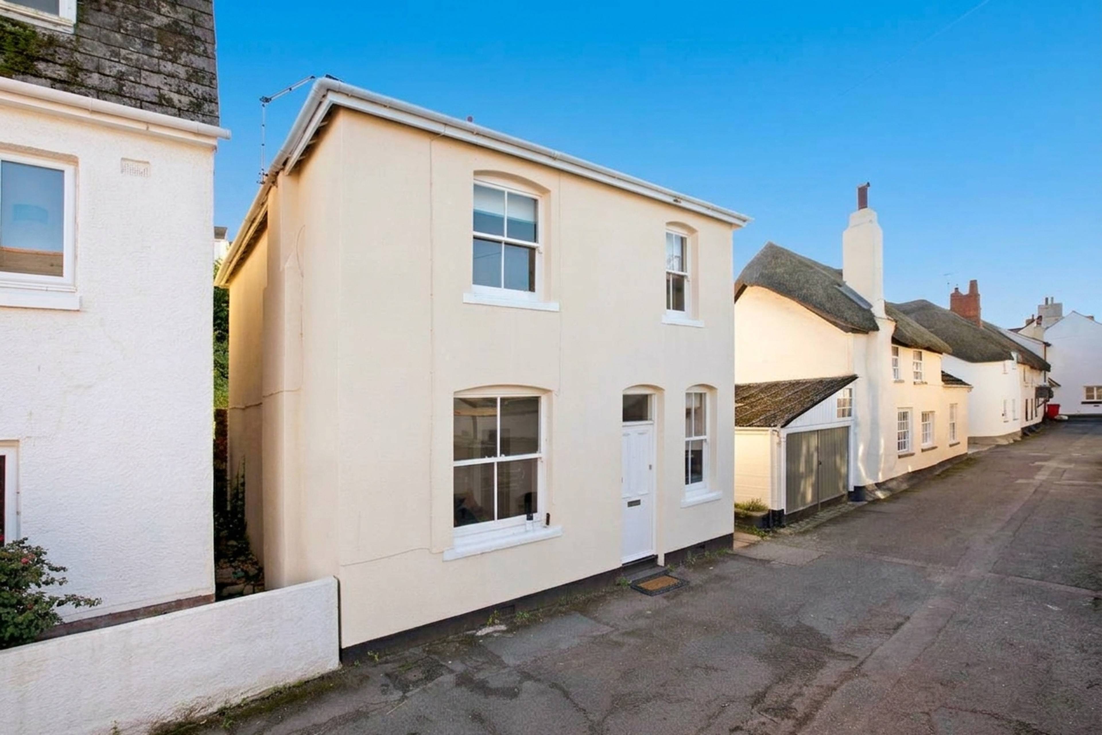 10 First Floor Flat, Teignmouth, TQ14 - 1