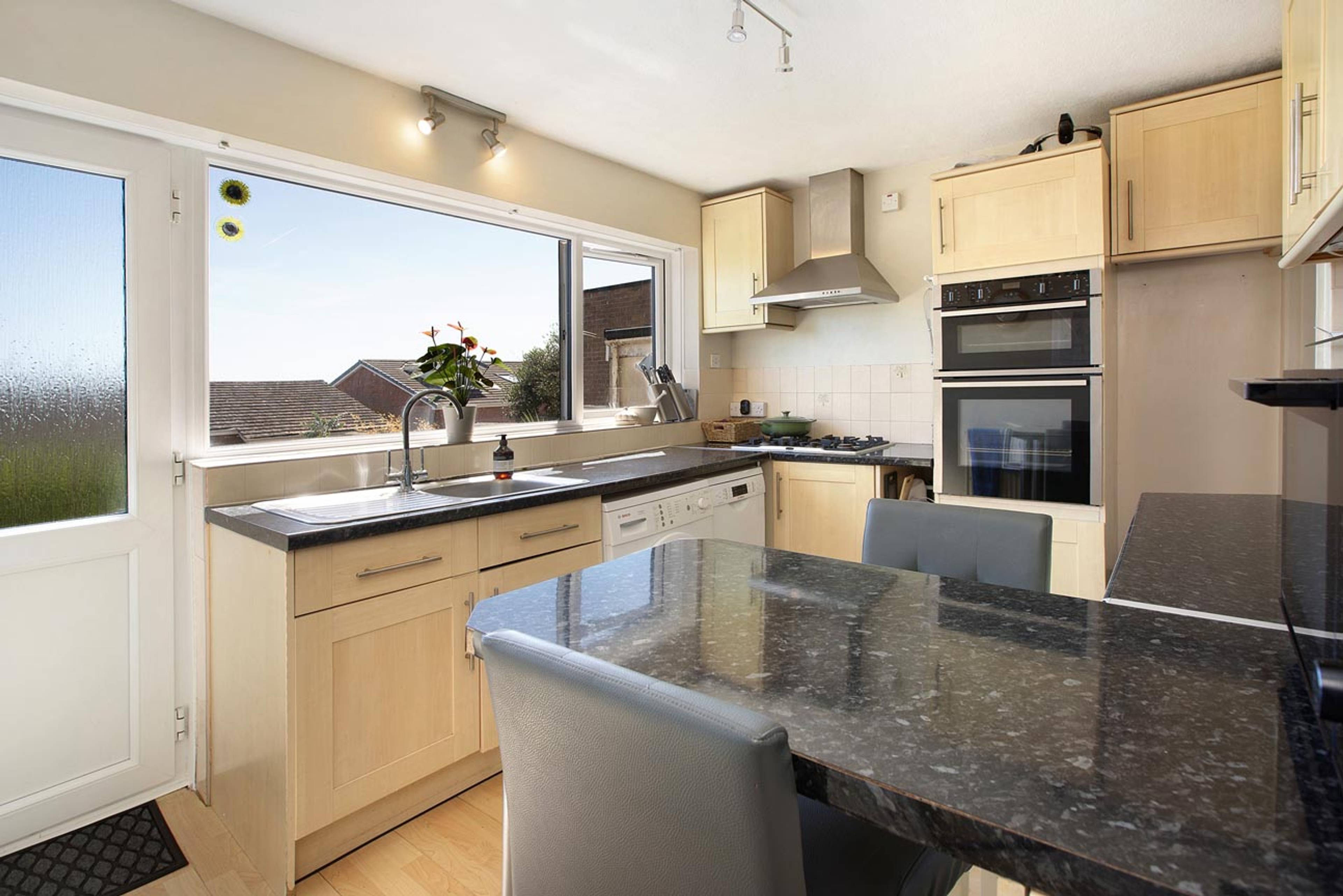 9 Hazel Close, Teignmouth, TQ14 - 7