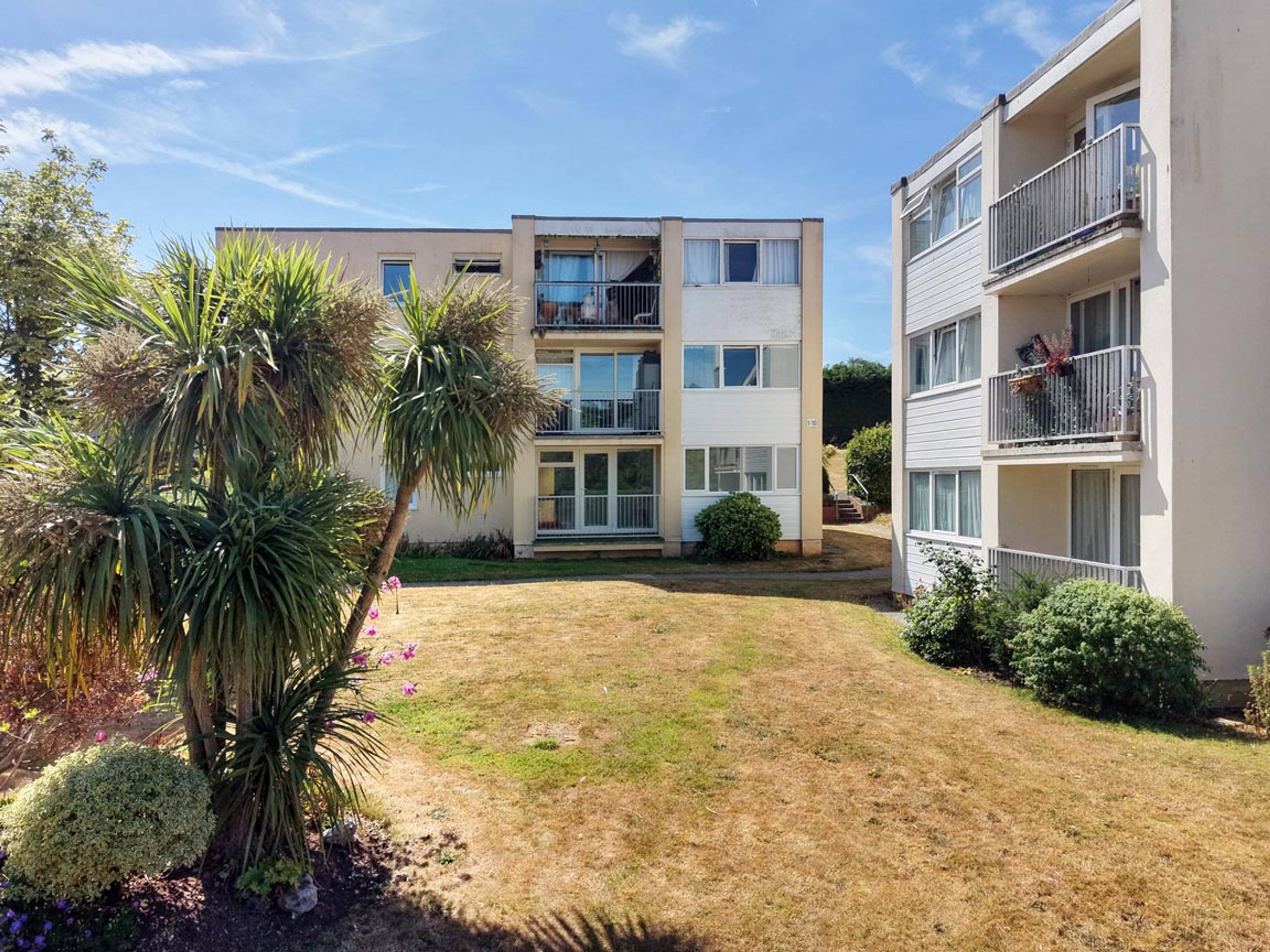 1 Devondale Court, Dawlish, EX7 - 1