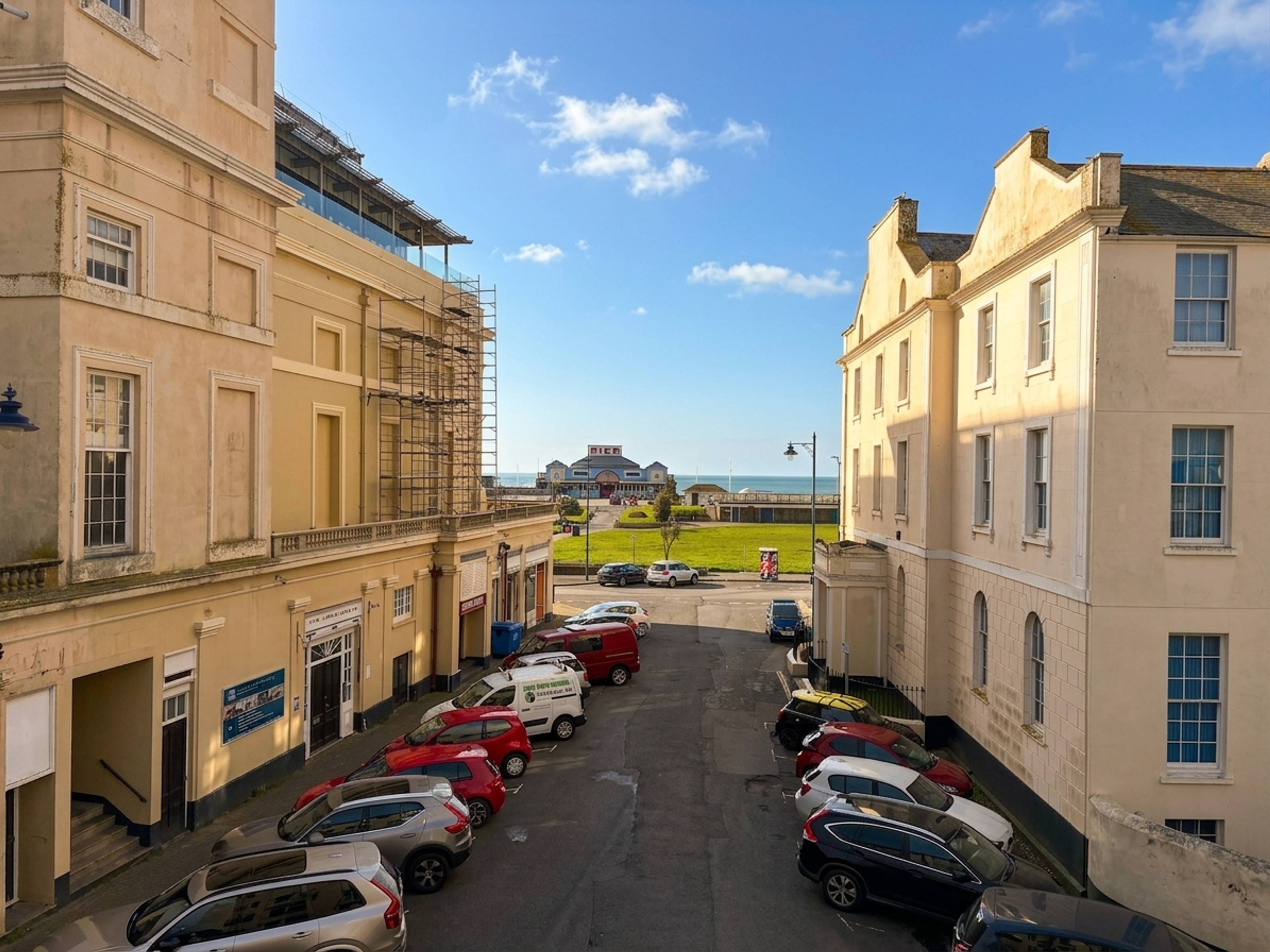 Flat 9, Teignmouth, TQ14 - 10