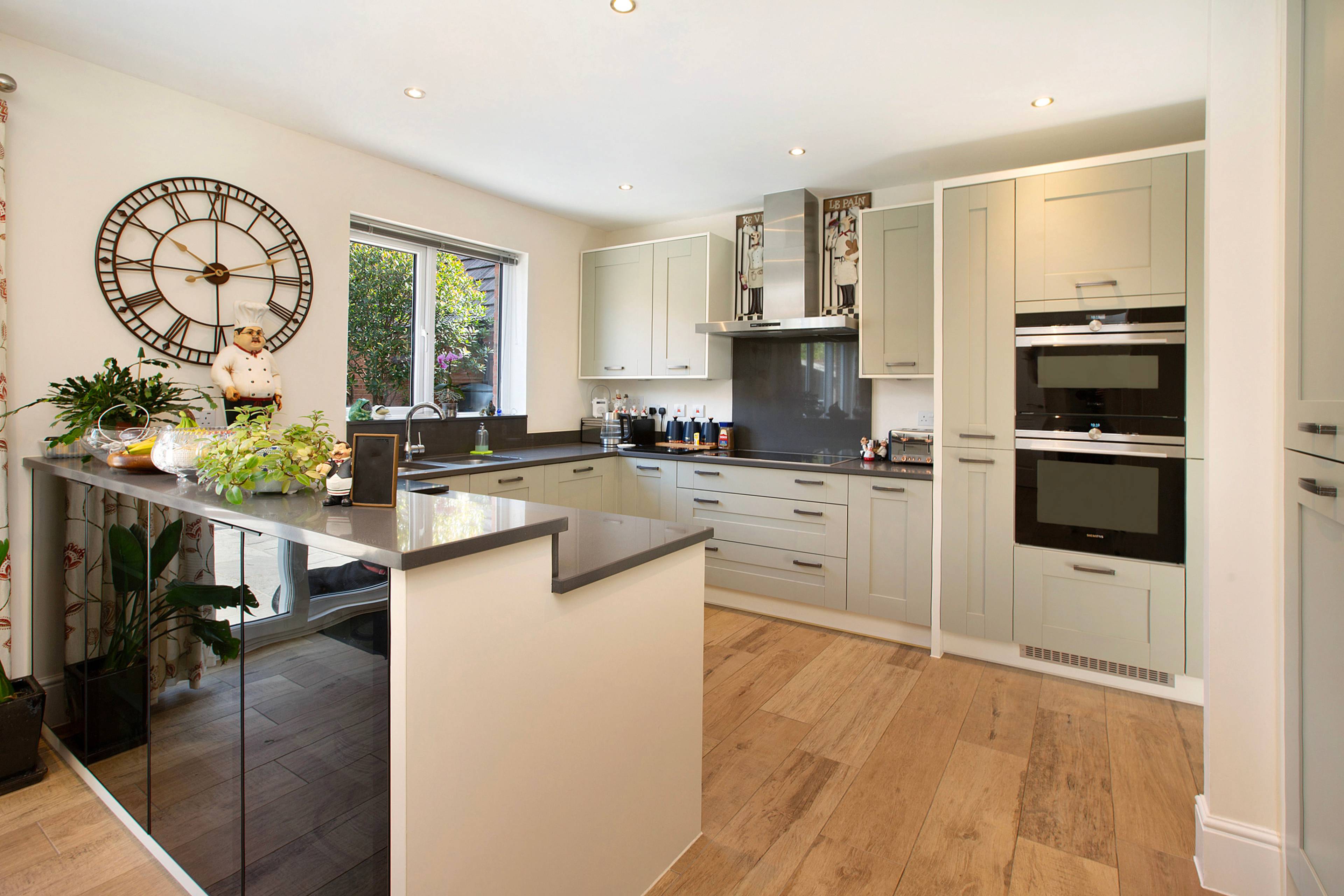 Lapwing Close, Dawlish, EX7 - 3