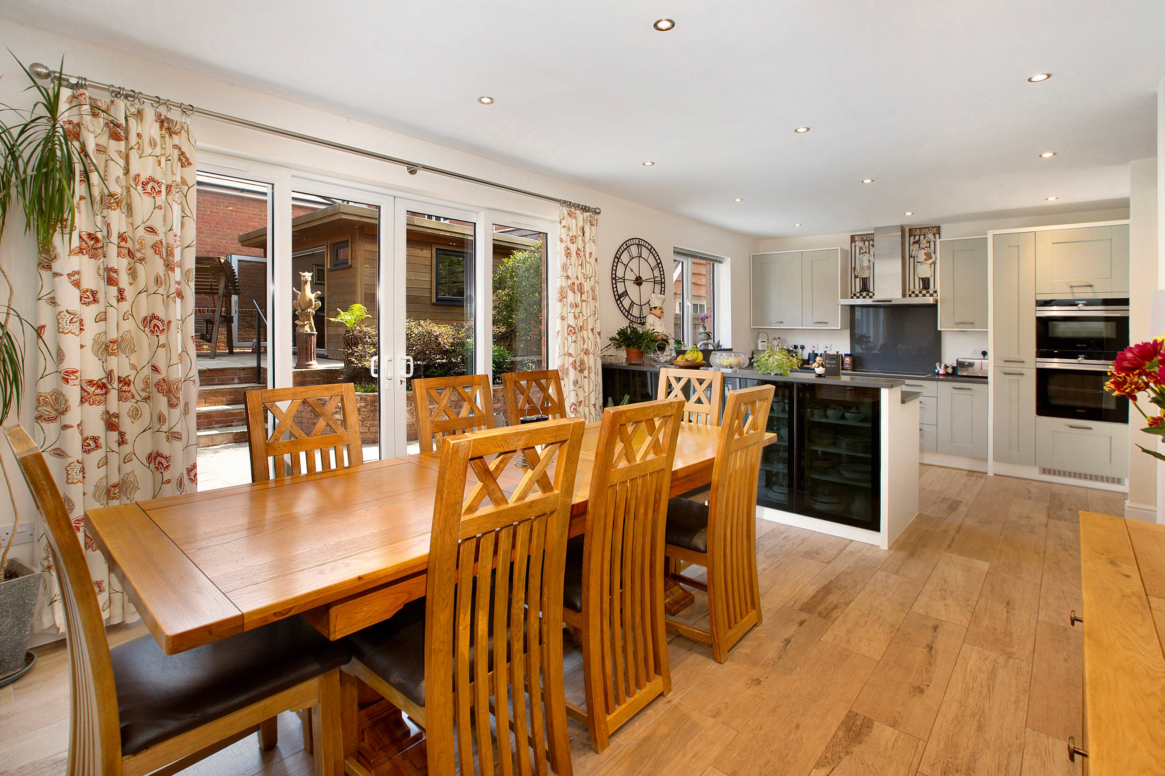 Lapwing Close, Dawlish, EX7 - 6