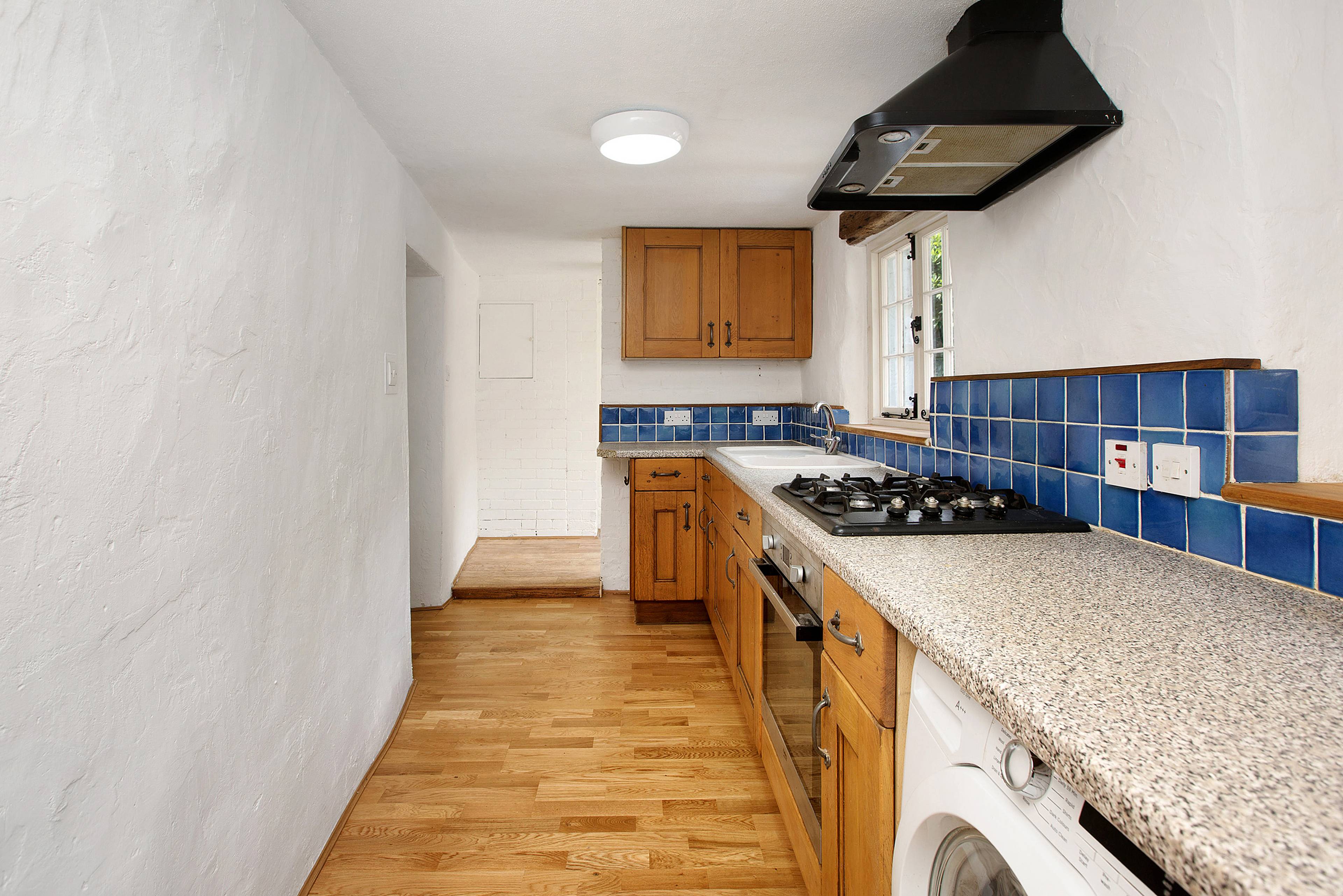 Exeter Road, Dawlish, EX7 - 10