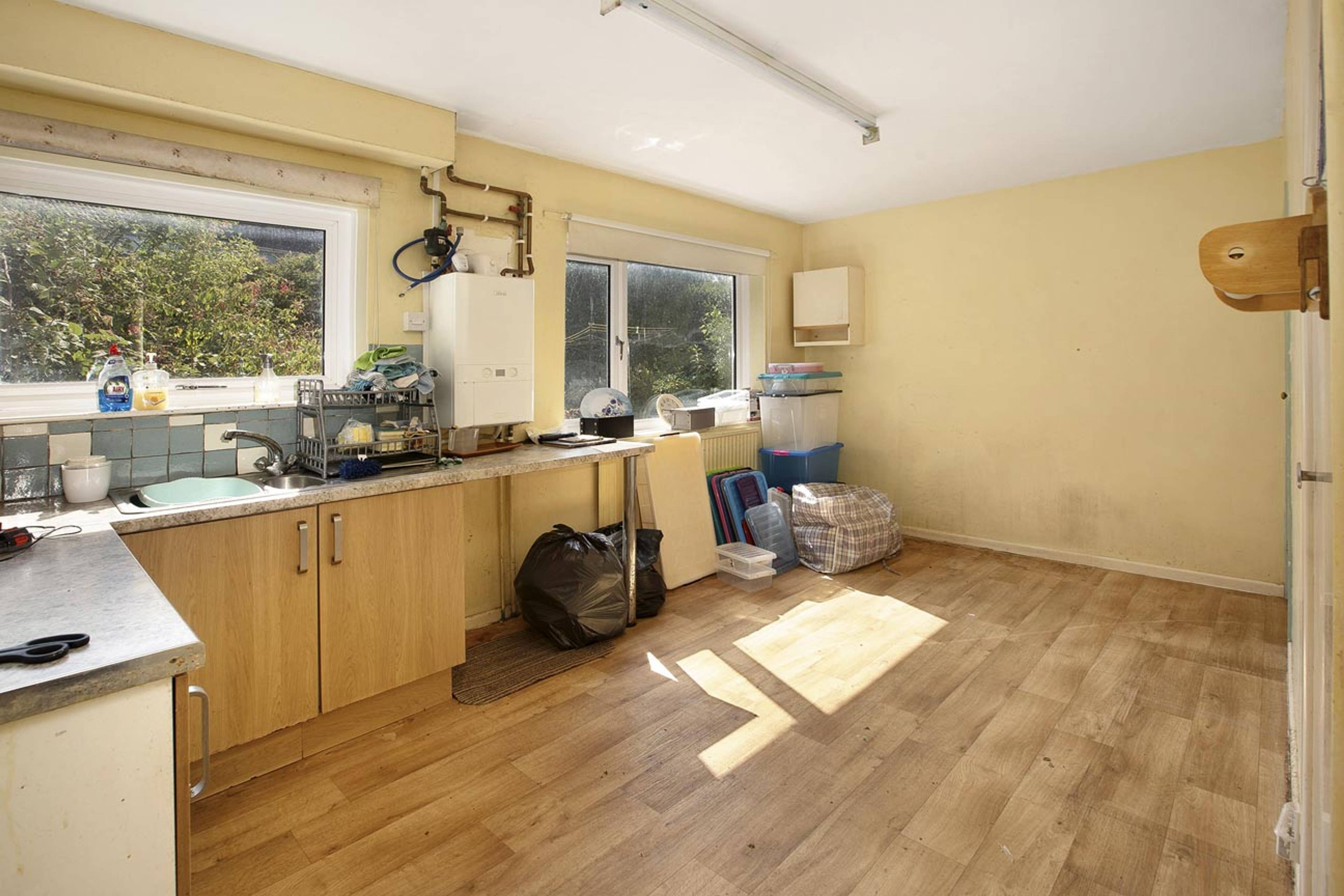 Grenville Avenue, Teignmouth, TQ14 - 2