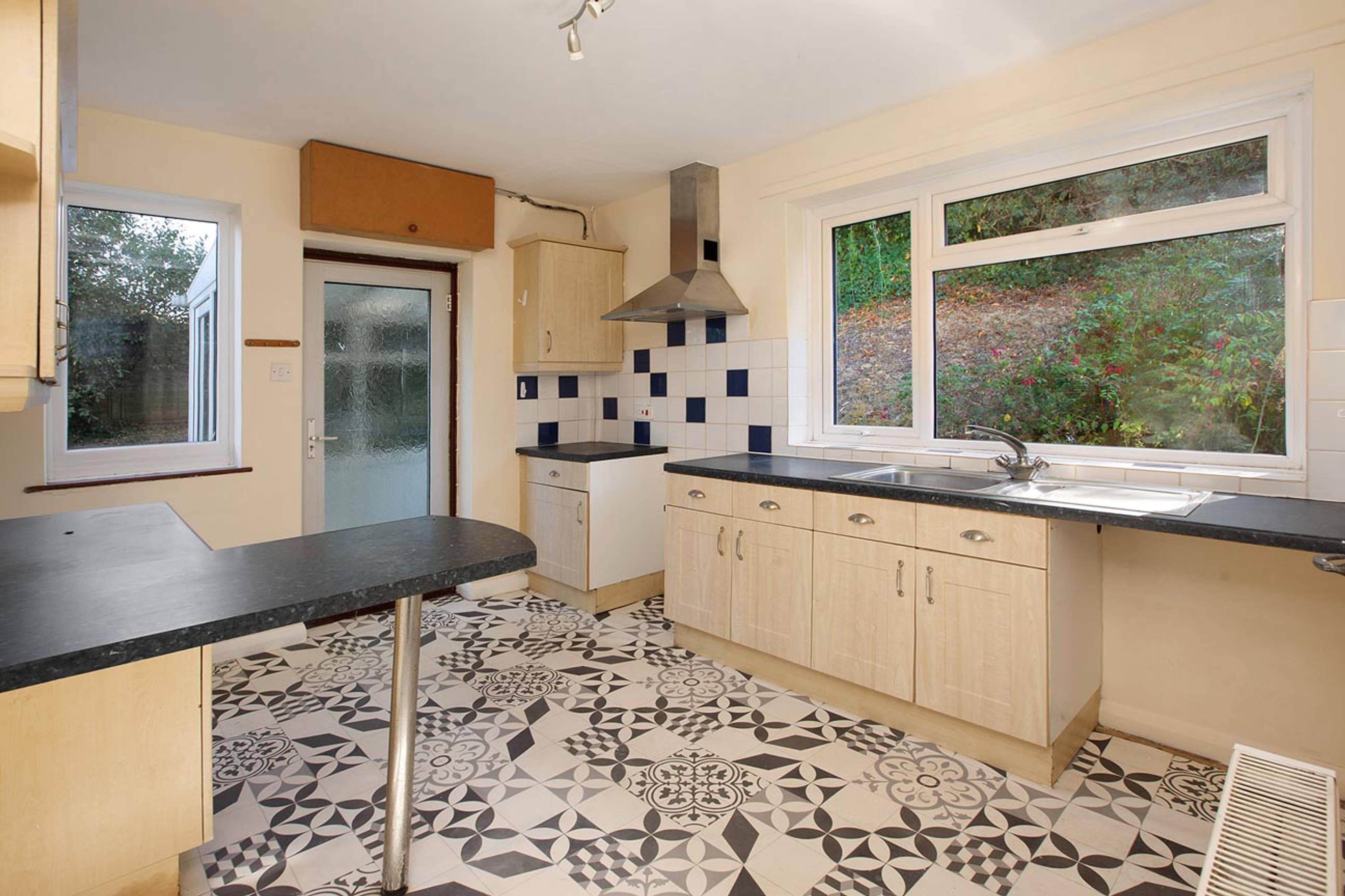 Buckeridge Avenue, Teignmouth, TQ14 - 2