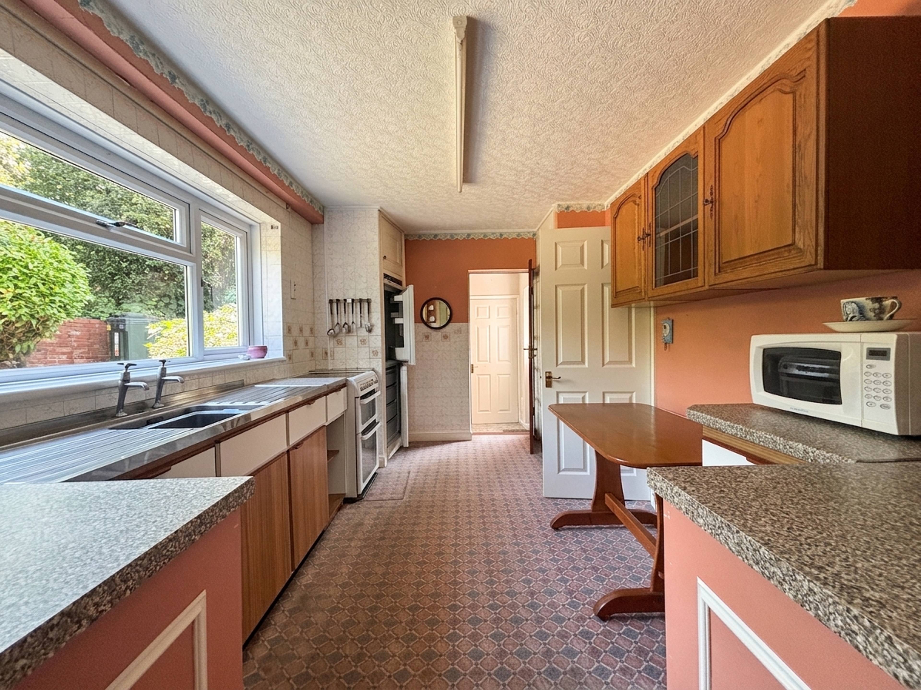 Paradise Road, Teignmouth, TQ14 - 5