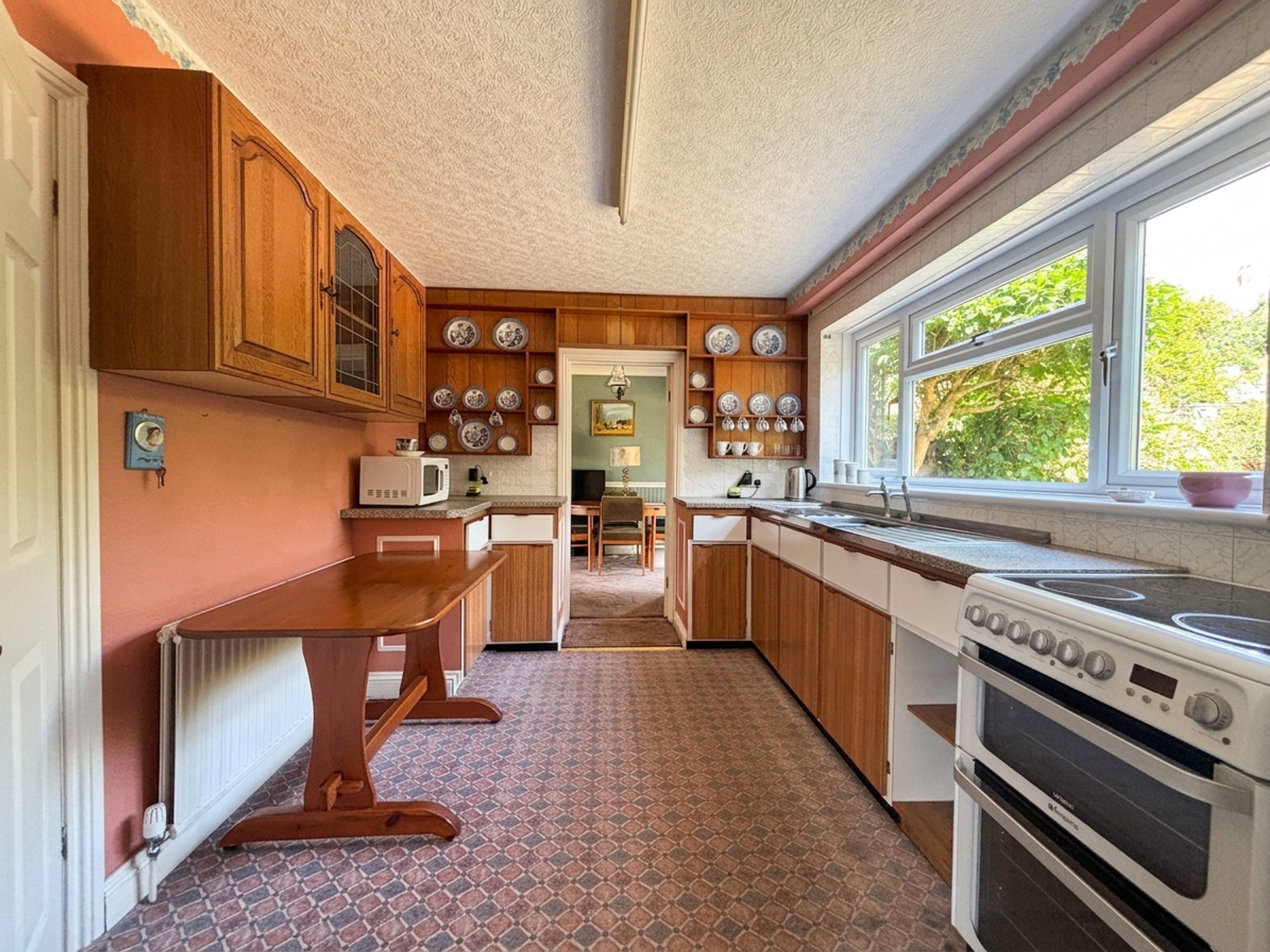 Paradise Road, Teignmouth, TQ14 - 3