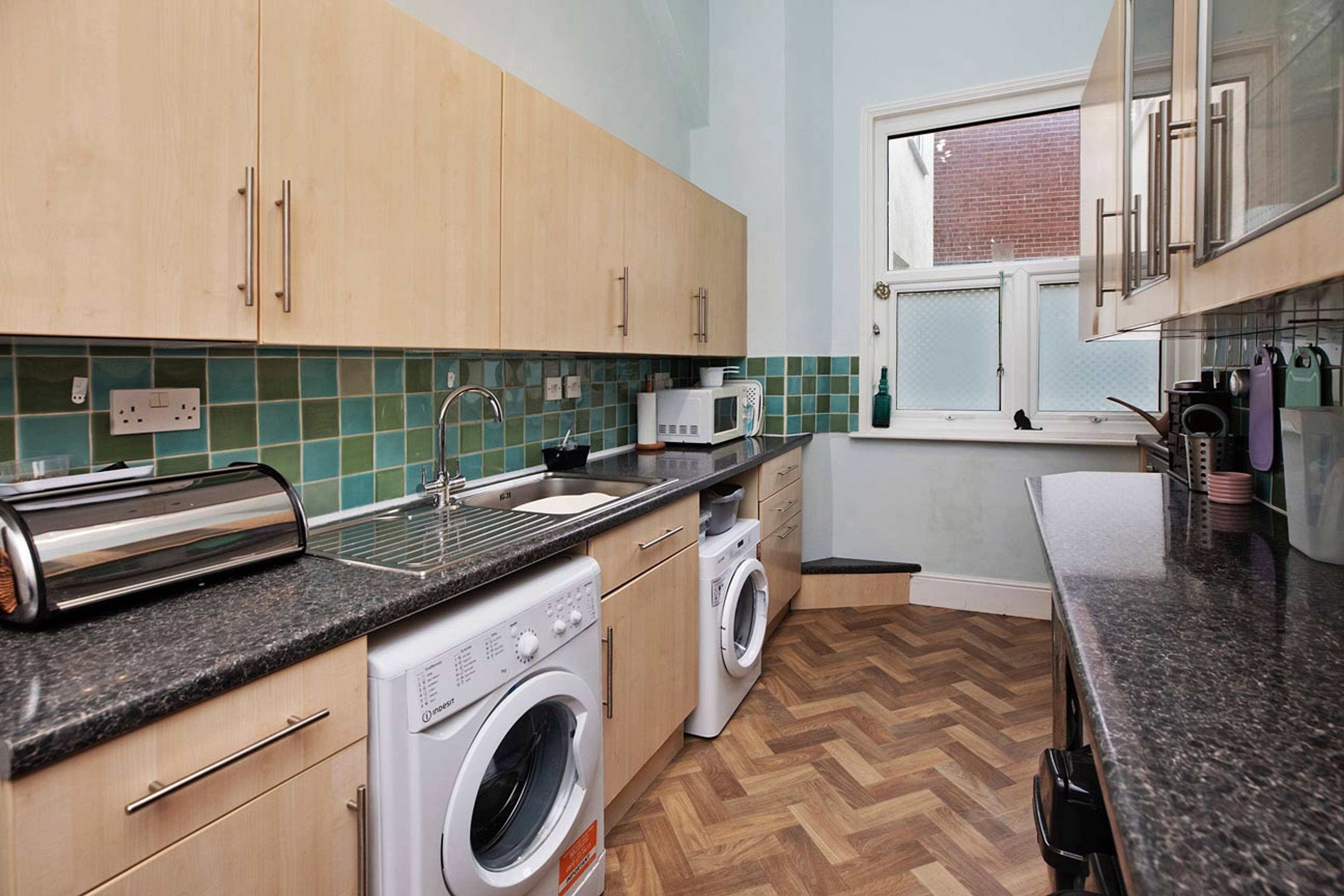 Orchard Gardens, Teignmouth, TQ14 - 2