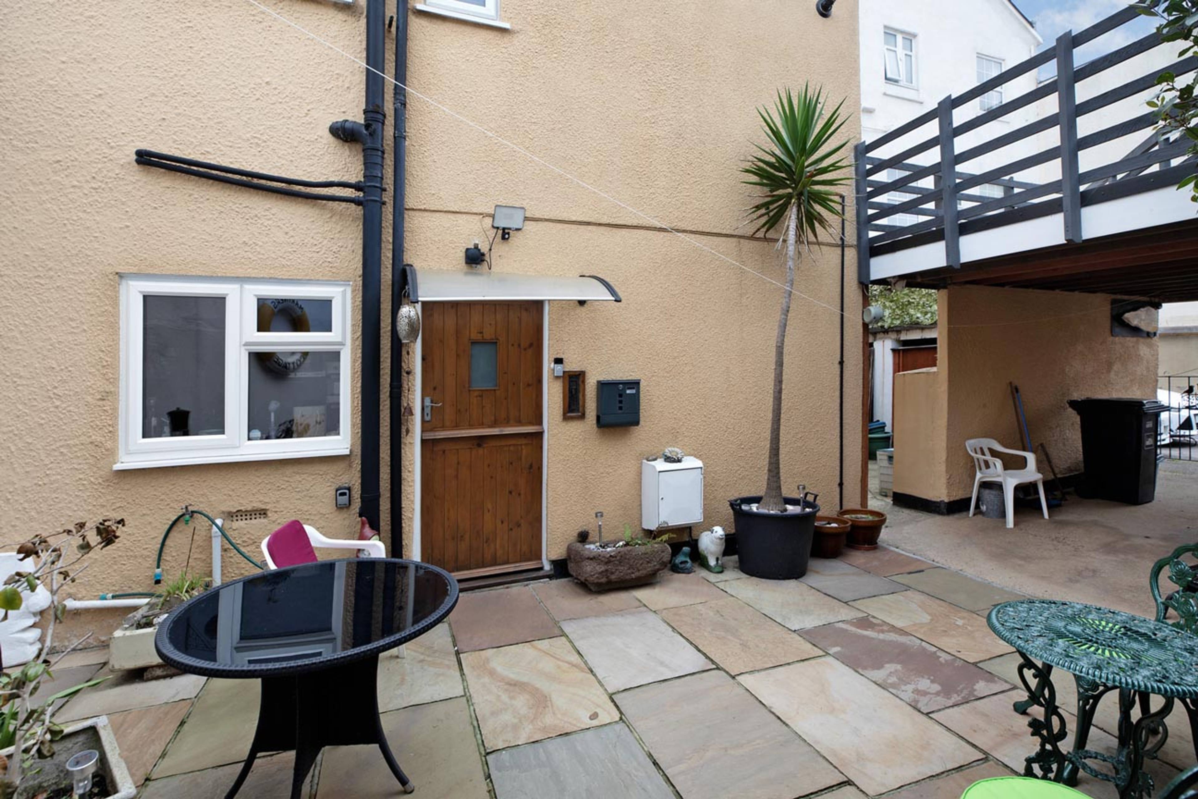 Beach Street, Dawlish, EX7 - 3