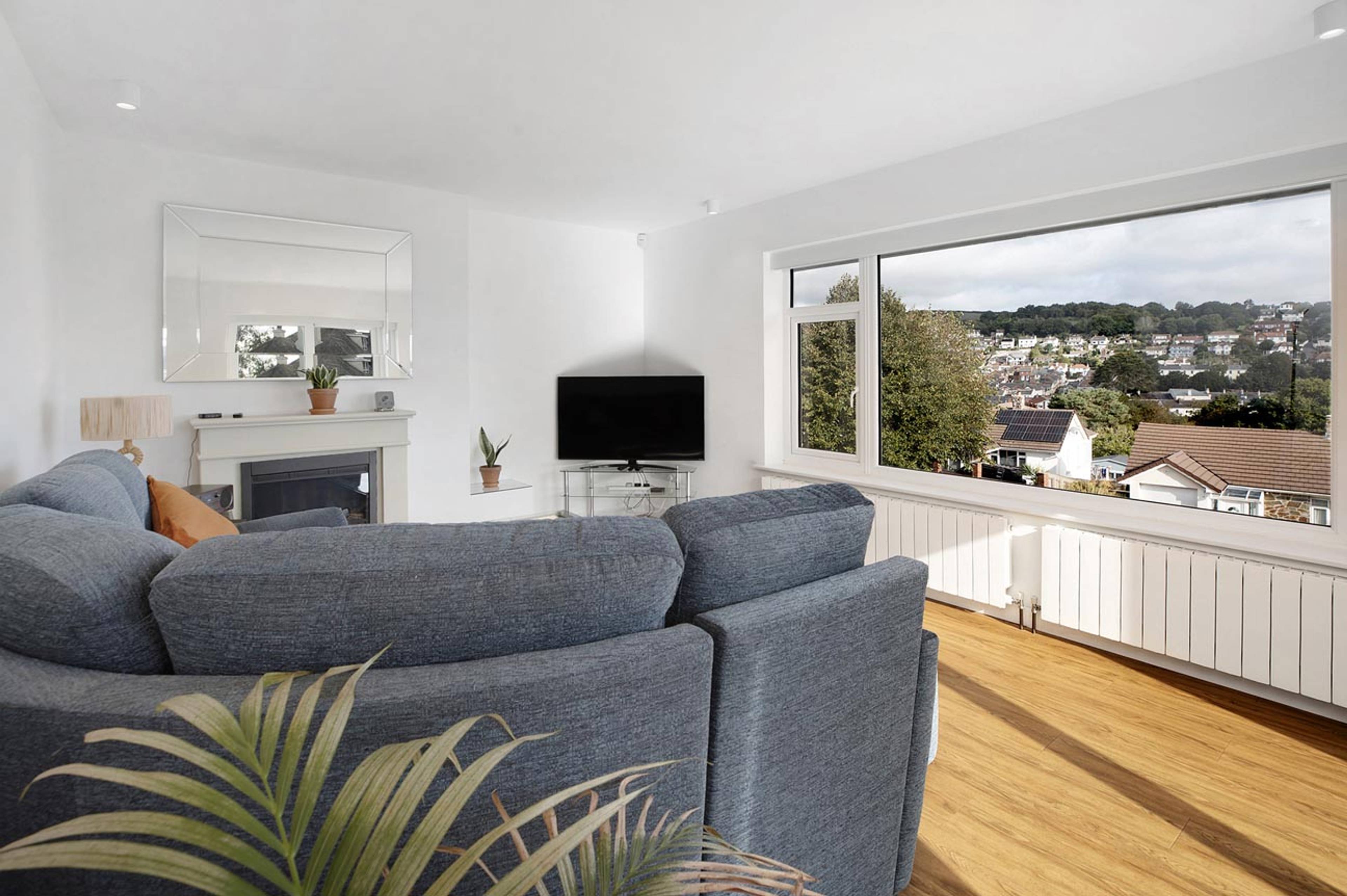 West Cliff Road, Dawlish, EX7 - 6