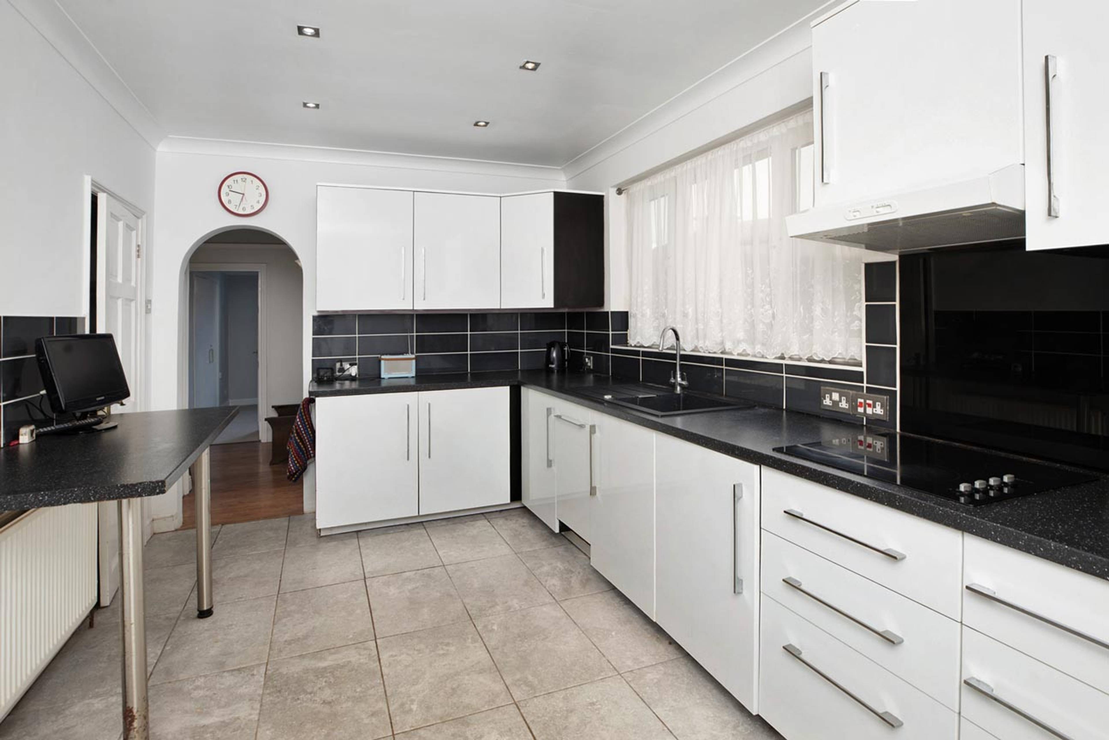 Hermosa Gardens, Teignmouth, TQ14 - 2