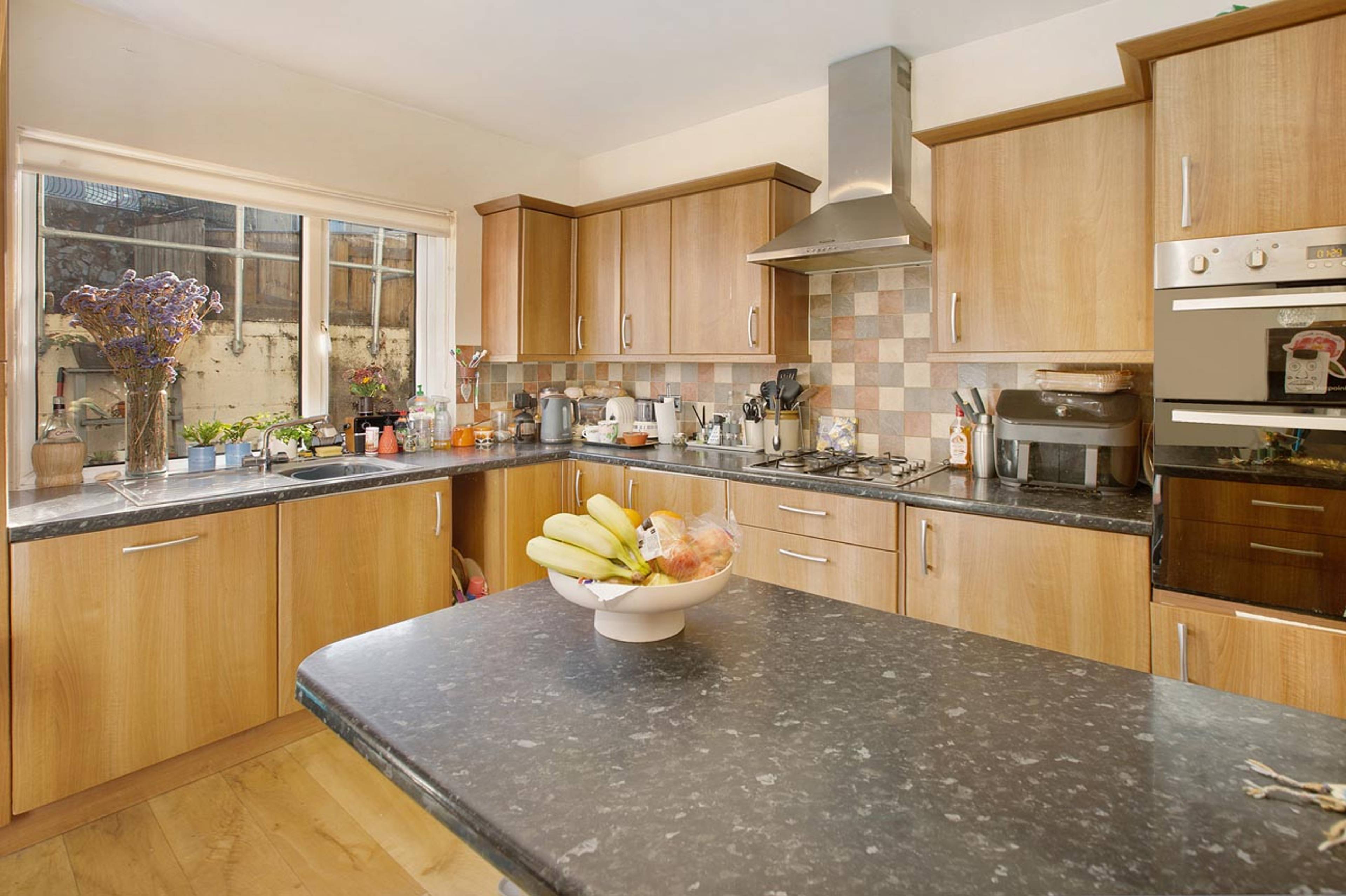 Coombe Vale Road, Teignmouth, TQ14 - 3