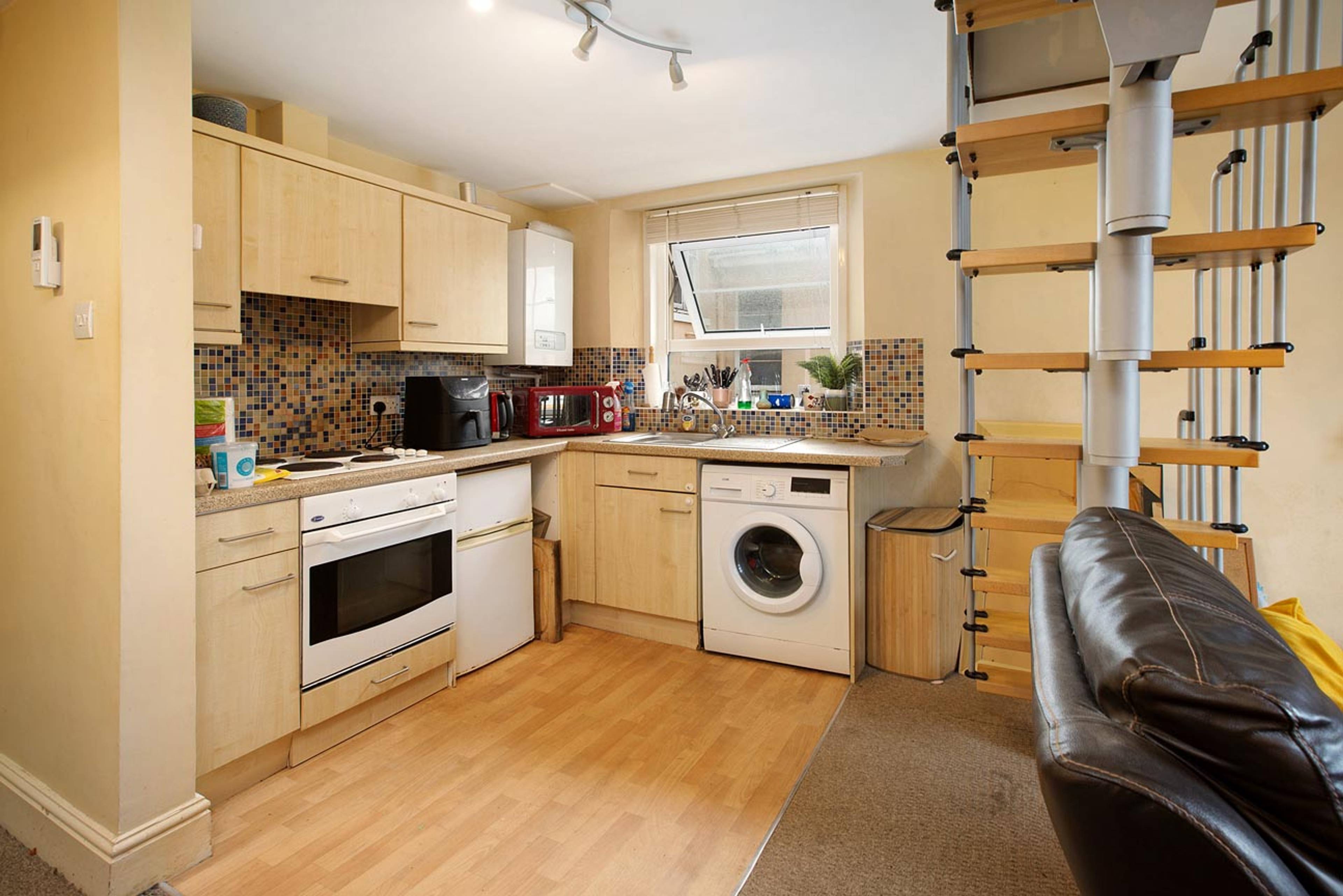 Powderham Terrace, Southlands, TQ14 - 5