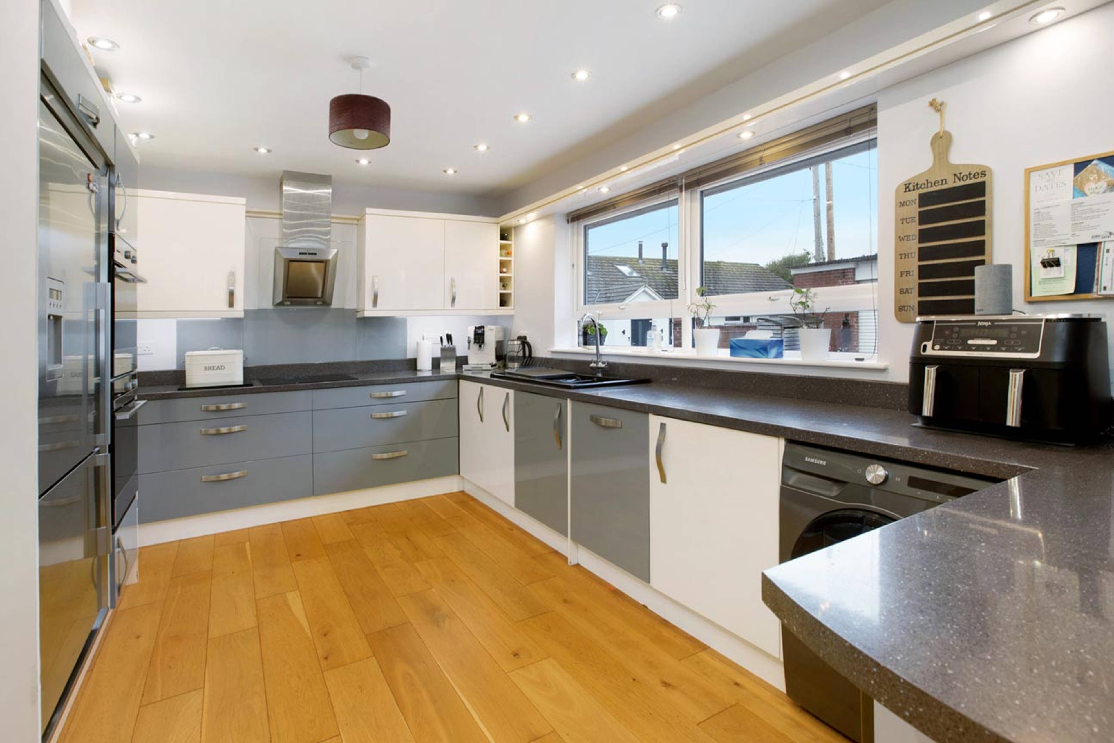 Higher Kingsdown Road, Teignmouth, TQ14 - 2