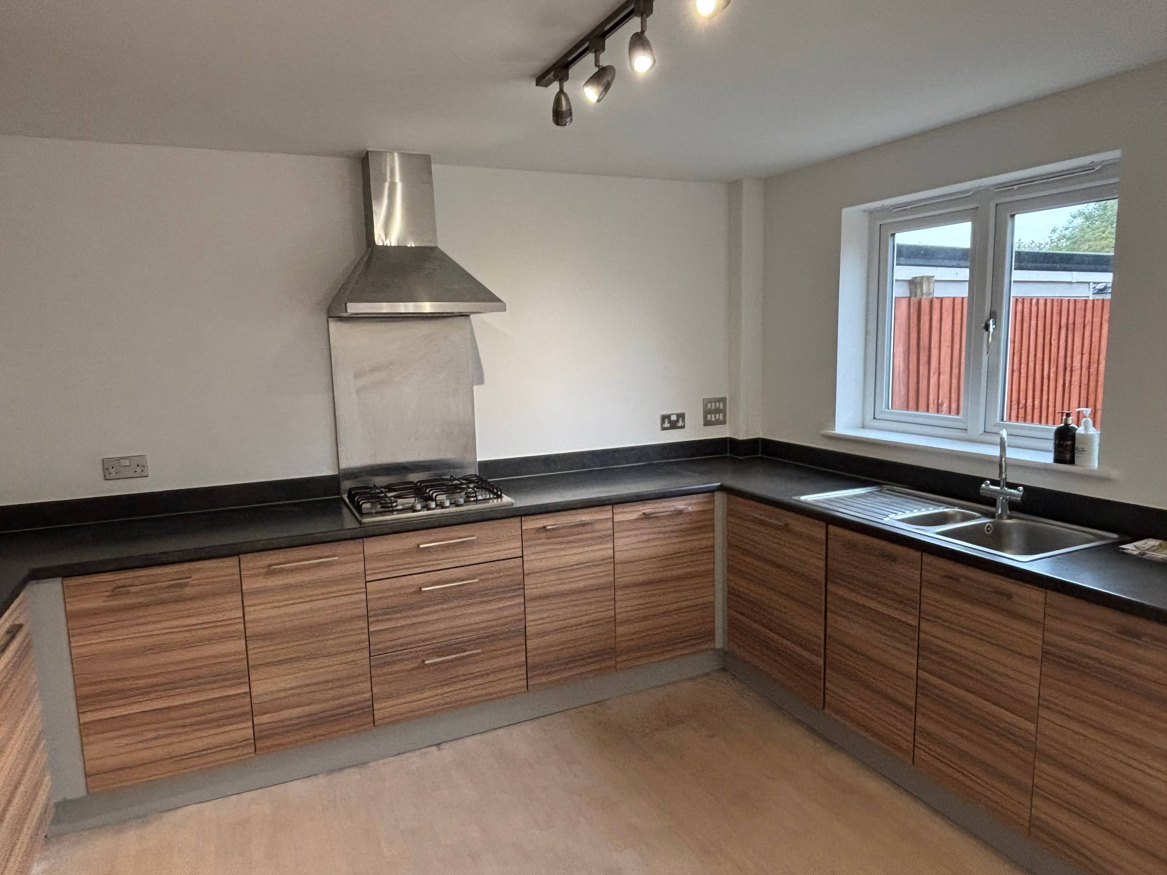 Drake Avenue, Teignmouth, TQ14 - 2