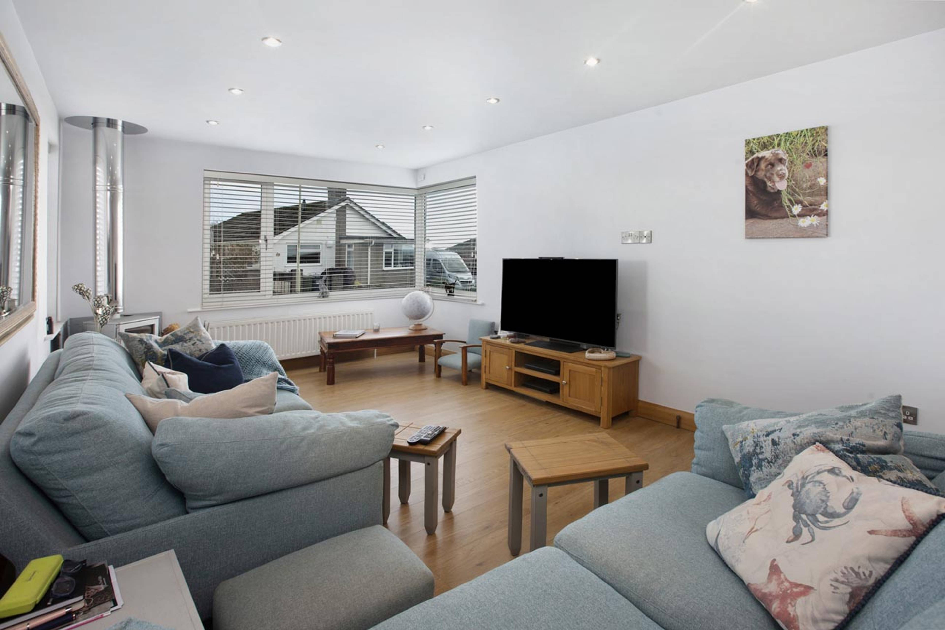 Charlemont Road, Teignmouth, TQ14 - 3