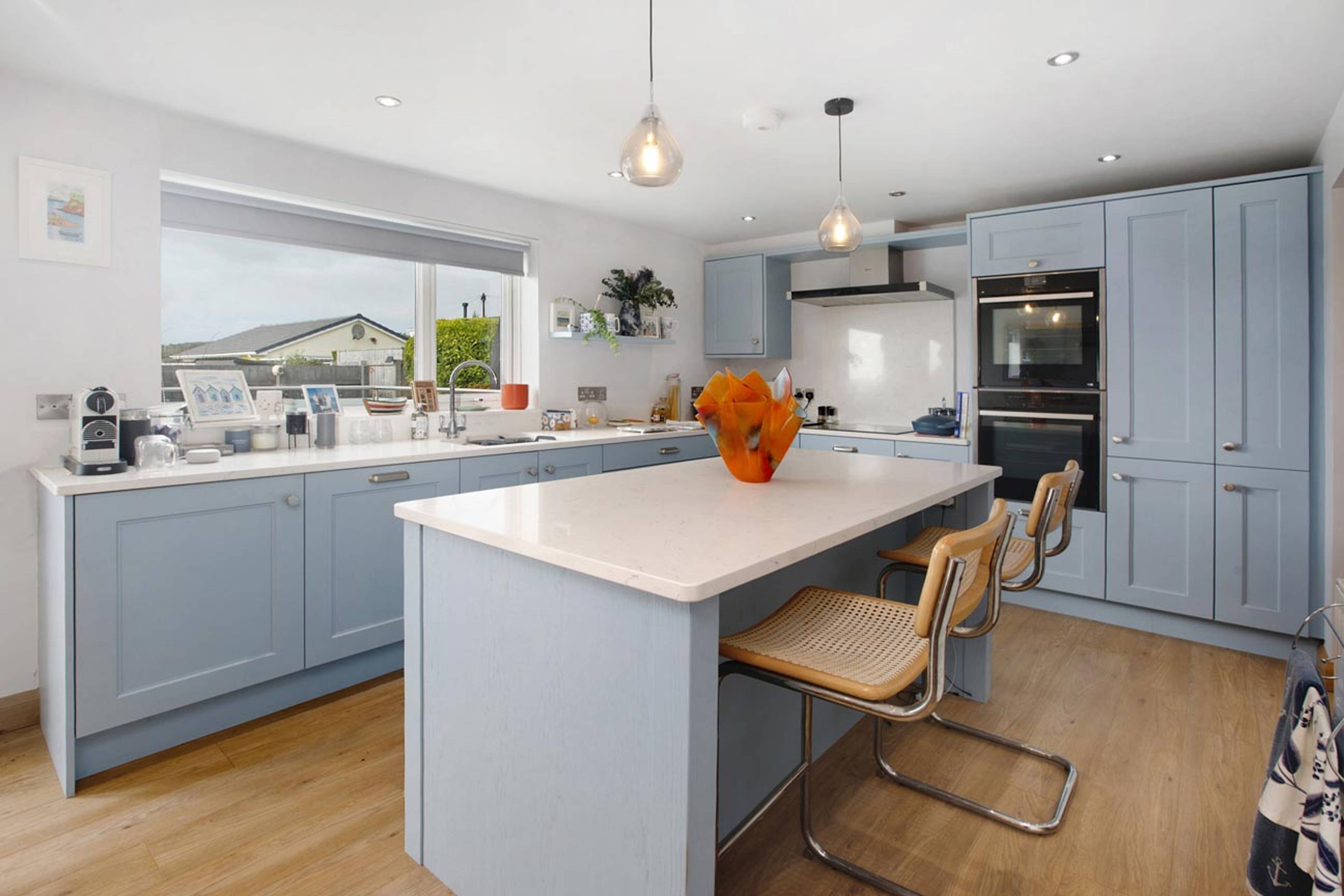 Charlemont Road, Teignmouth, TQ14 - 6