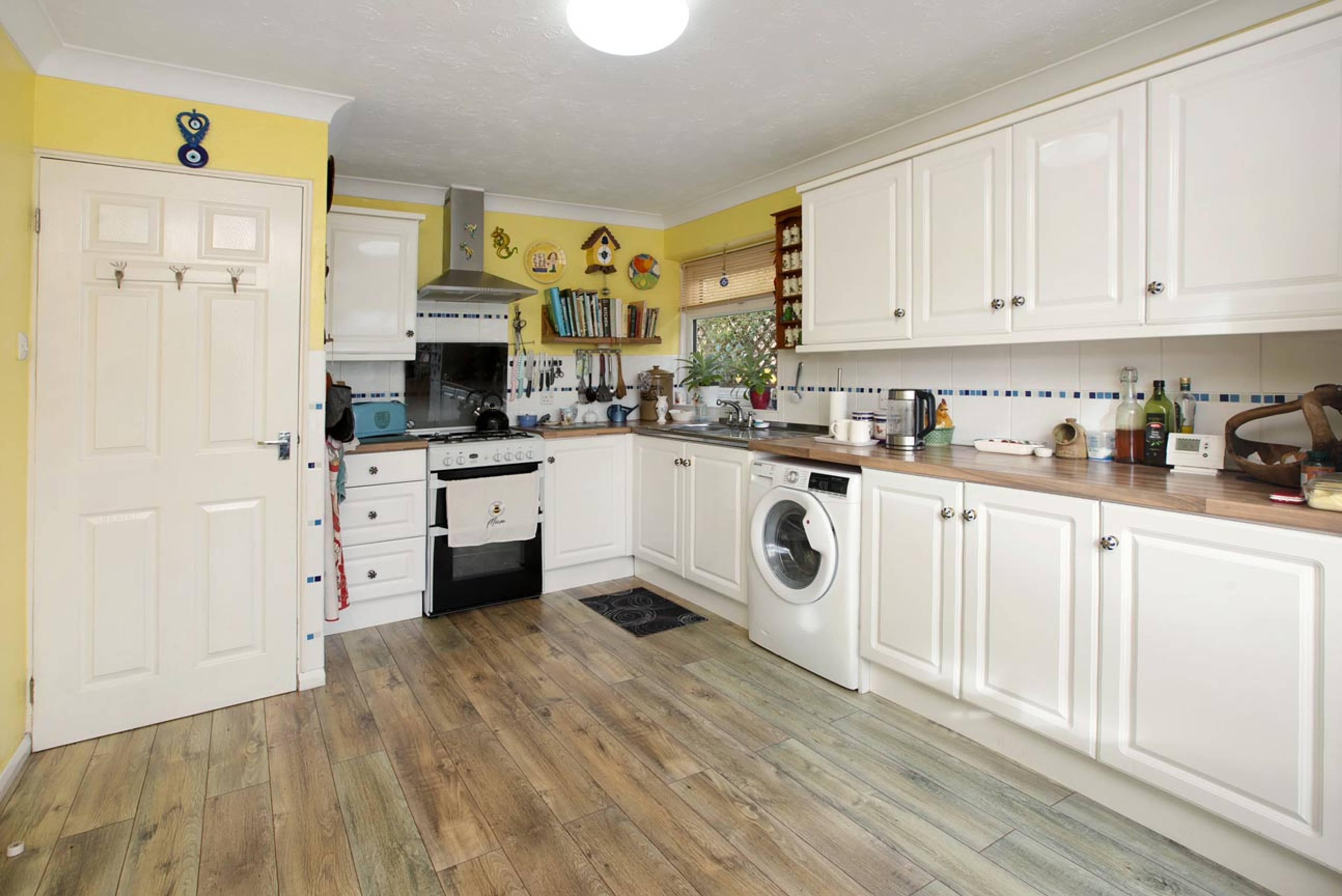Lake Avenue, Teignmouth, TQ14 - 6