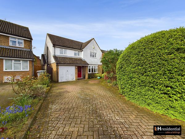 Graveley Avenue, Borehamwood, WD6