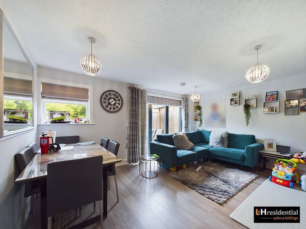 Byron Avenue, Borehamwood, WD6