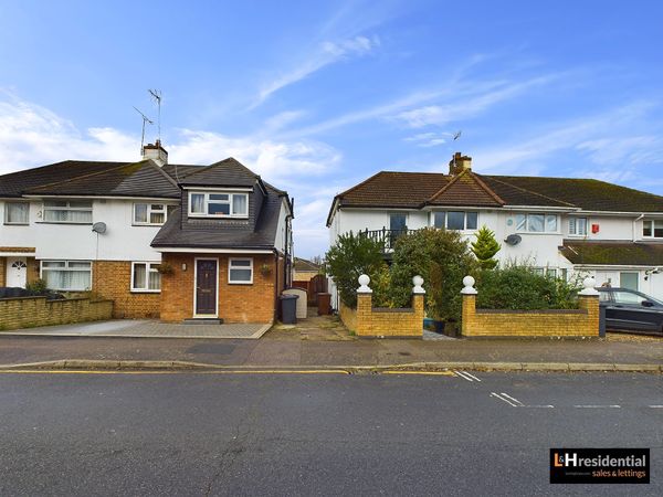 Whitehouse Avenue, Borehamwood, WD6