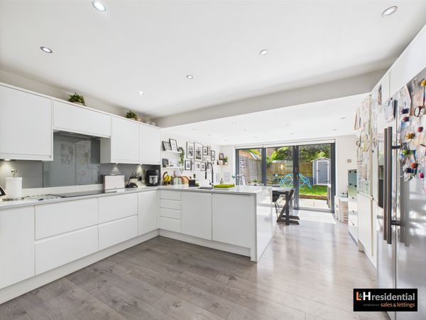 Kensington Way, Borehamwood, WD6