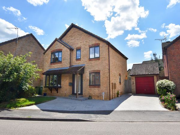 Hazel Crescent, Towcester, NN12