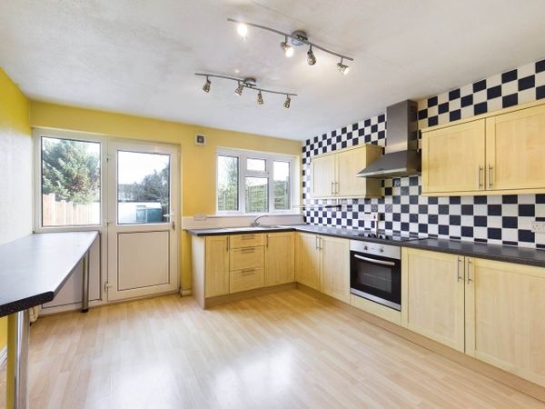 Porthkerry Avenue, Welling, DA16