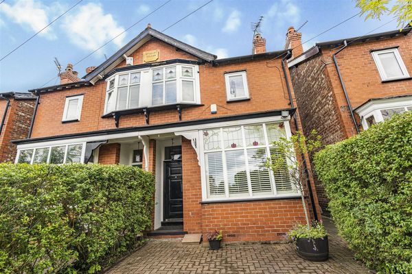 Moss Lane, Bramhall, SK7