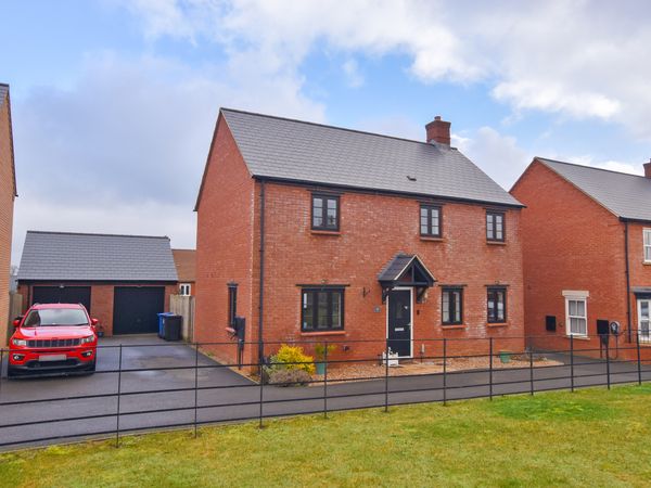 Cheltenham Close, Towcester, NN12