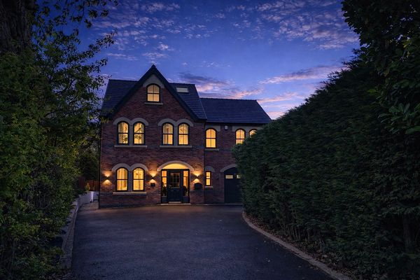 Grove Lane, Hale, WA15