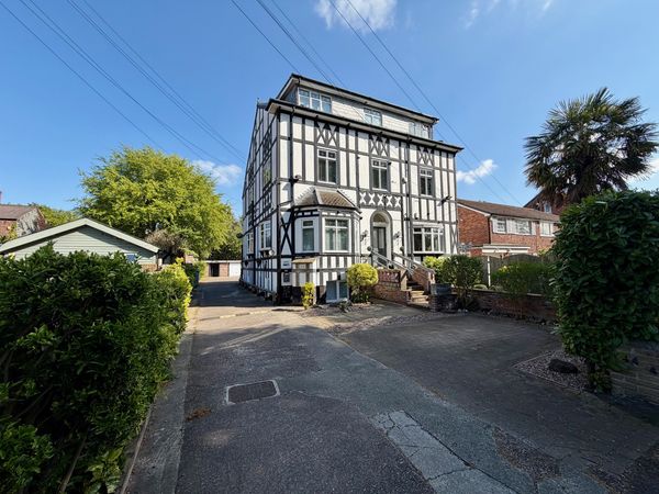 Skaife Road, Sale, M33