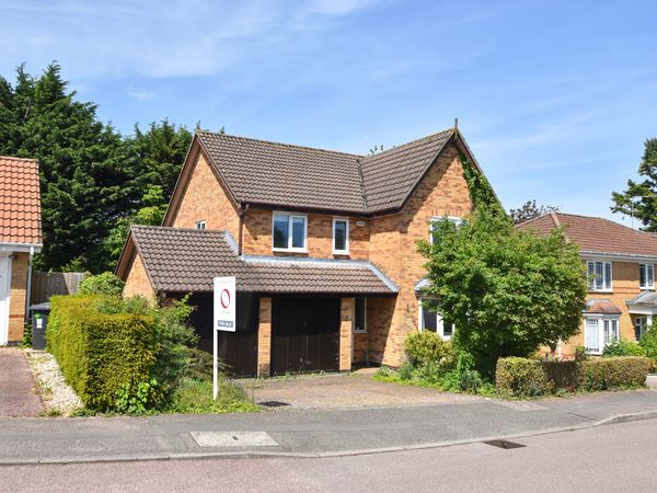 Old Oak Drive, Silverstone, NN12