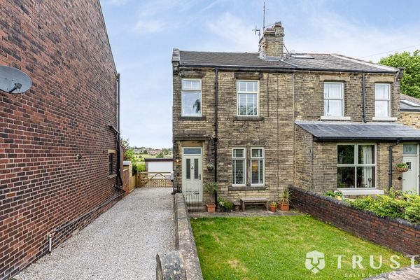 Ladywell Lane, Hartshead, Liversedge, WF15