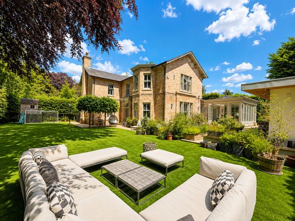 Devisdale Road, Altrincham, WA14