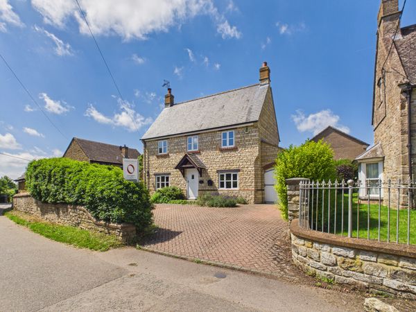 Milthorpe, Lois Weedon, NN12