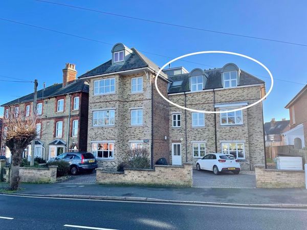 Mill Hill Road, Francesca Court, PO31