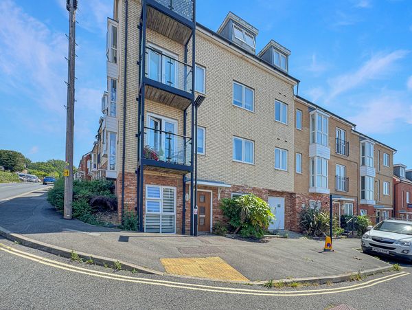 3 Harbour Court, Old Road, East Cowes, PO32 6RL