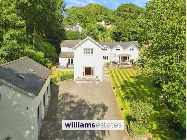 Lon Cae Glas, Llanbedr Dyffryn Clwyd, LL15