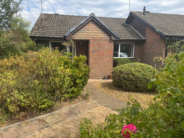 Stanton Close, Cranleigh, GU6