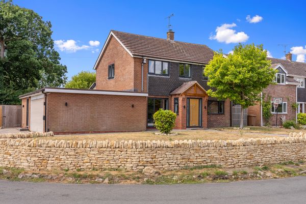 Upper End, Eckington, WR10