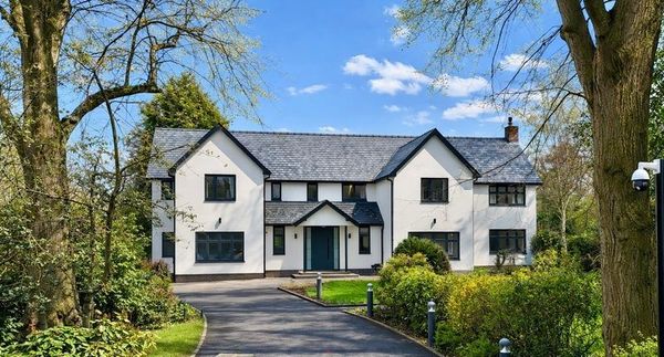 Brooks Drive, Hale Barns, WA15