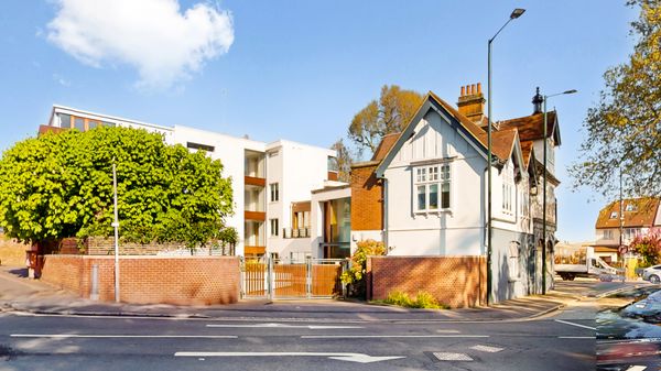 Sheen Road, Richmond, London, TW9